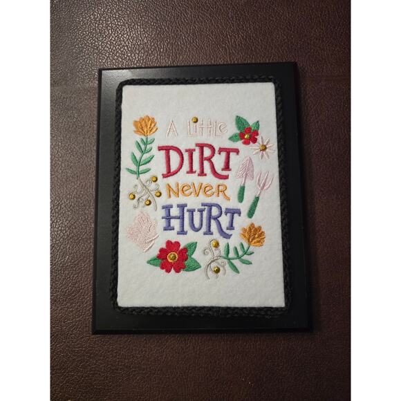 Garden Plaque Embroidery on wood 9"x7" - Picture 1 of 4